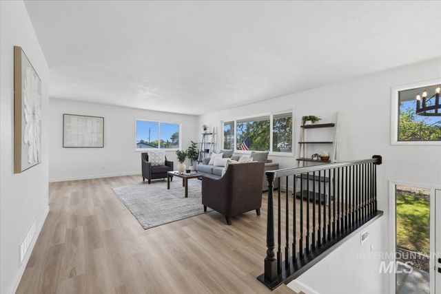 816 W Greenhurst Rd, Nampa, ID 83686