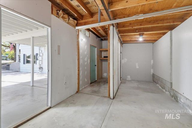 816 W Greenhurst Rd, Nampa, ID 83686