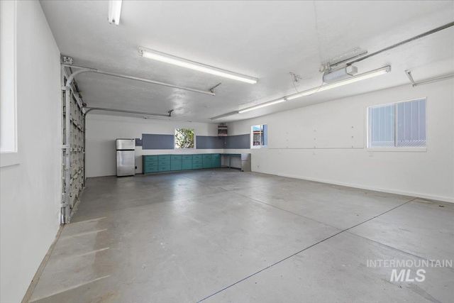 816 W Greenhurst Rd, Nampa, ID 83686