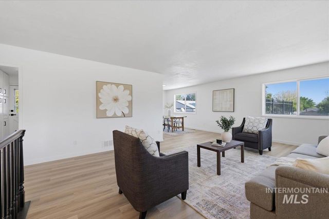 816 W Greenhurst Rd, Nampa, ID 83686