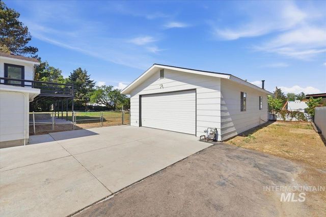816 W Greenhurst Rd, Nampa, ID 83686