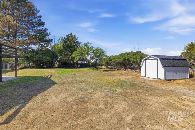816 W Greenhurst Rd, Nampa, ID 83686