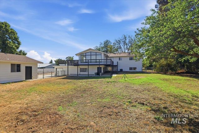 816 W Greenhurst Rd, Nampa, ID 83686