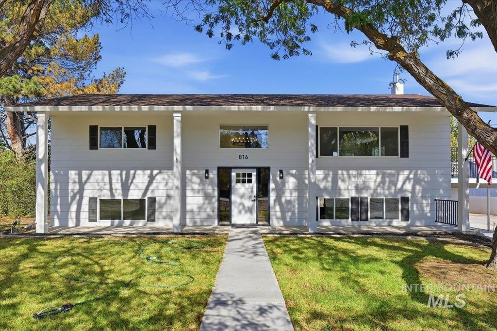 816 W Greenhurst Rd, Nampa, ID 83686