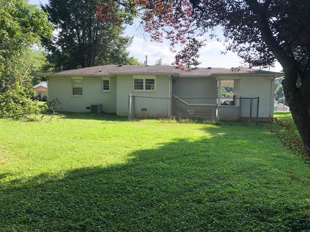 1102 N High St, Winchester, TN 37398