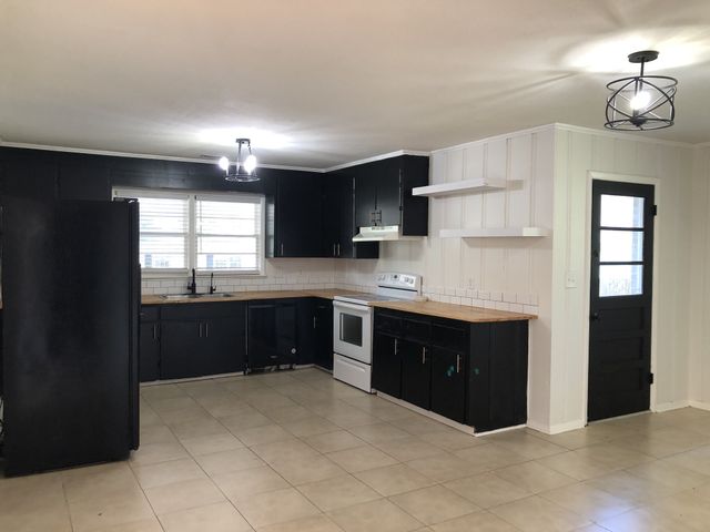 1102 N High St, Winchester, TN 37398