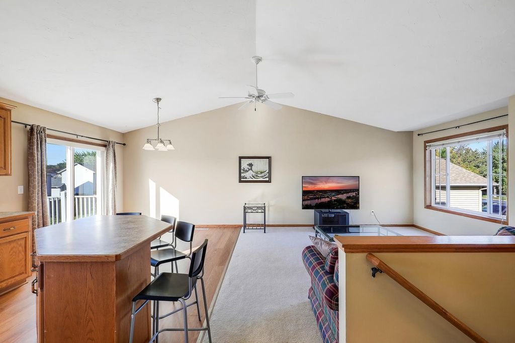 890 Newport Avenue, Shakopee, MN 55379 — photo 2