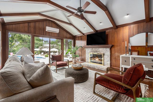 652 N 66 Street, Omaha, NE 68132