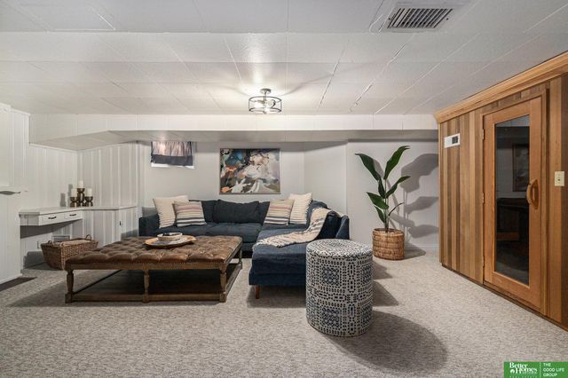 652 N 66 Street, Omaha, NE 68132