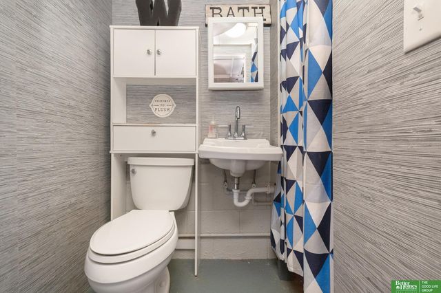 652 N 66 Street, Omaha, NE 68132