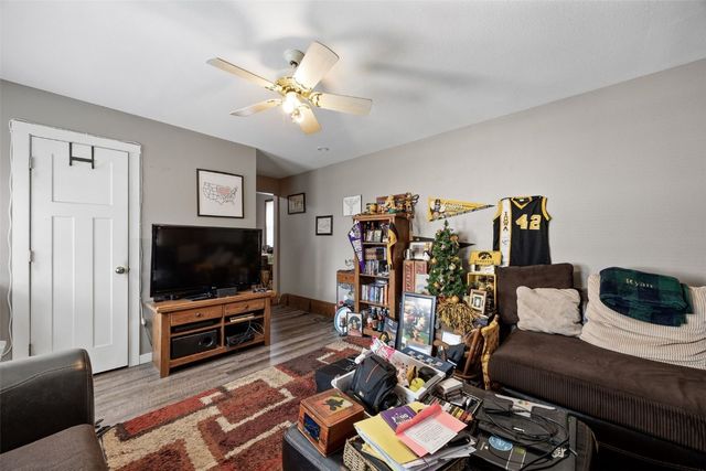 1611 Hollywood Boulevard NE, Cedar Rapids, IA 52402