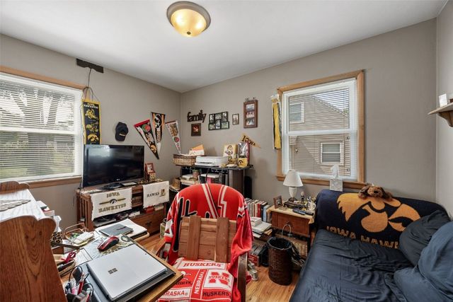 1611 Hollywood Boulevard NE, Cedar Rapids, IA 52402