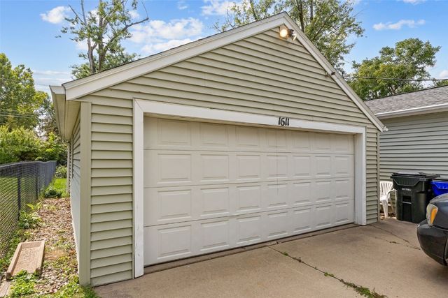 1611 Hollywood Boulevard NE, Cedar Rapids, IA 52402