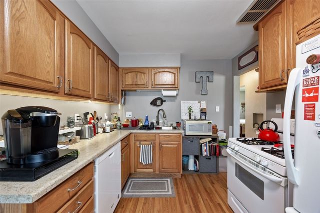 1611 Hollywood Boulevard NE, Cedar Rapids, IA 52402