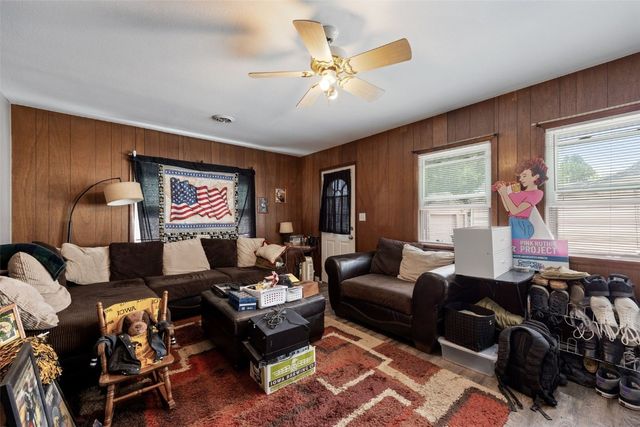 1611 Hollywood Boulevard NE, Cedar Rapids, IA 52402