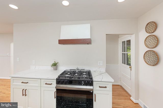 571 WOODBINE AVE, Baltimore, MD 21204