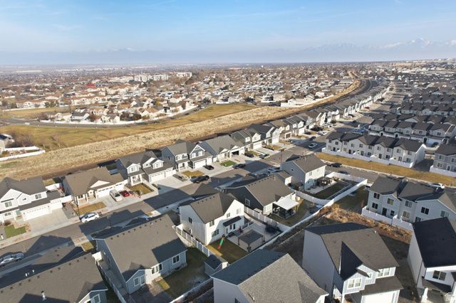 8703 W BECKVILLE DR, Magna, UT 84044