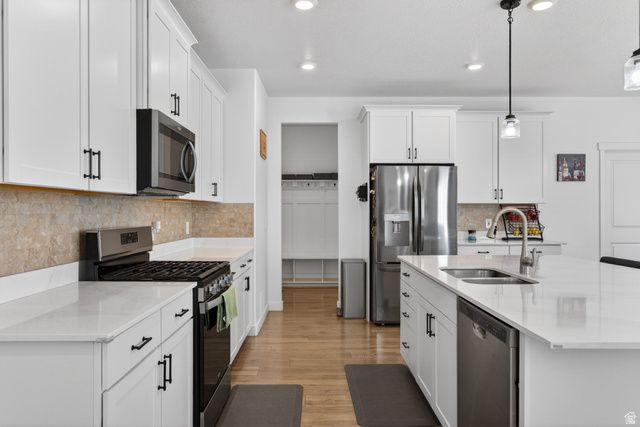 8703 W BECKVILLE DR, Magna, UT 84044