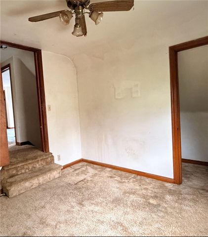 749 Pershing St, Ellwood City, PA 16117