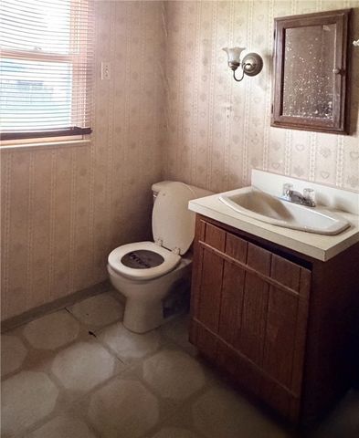 749 Pershing St, Ellwood City, PA 16117