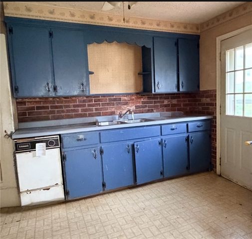 749 Pershing St, Ellwood City, PA 16117