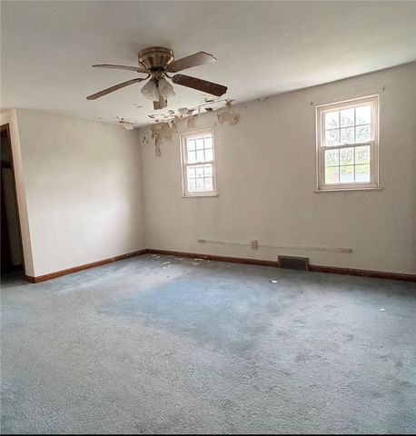 749 Pershing St, Ellwood City, PA 16117