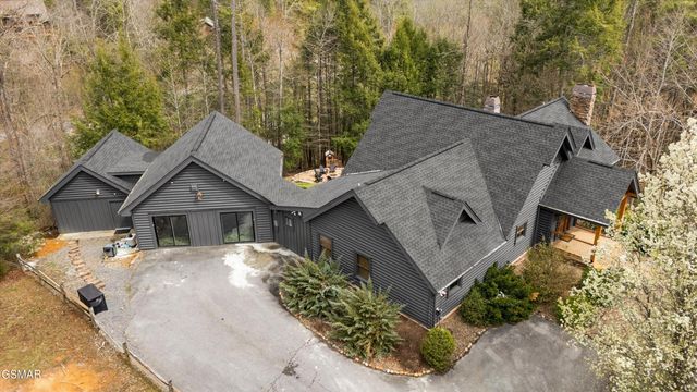 2619 Bear Crossing Way, Sevierville, TN 37862