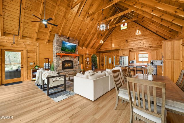 2619 Bear Crossing Way, Sevierville, TN 37862