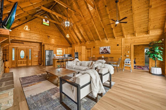 2619 Bear Crossing Way, Sevierville, TN 37862