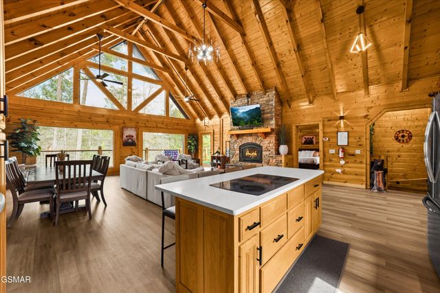 2619 Bear Crossing Way, Sevierville, TN 37862