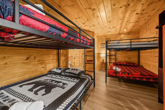 2619 Bear Crossing Way, Sevierville, TN 37862