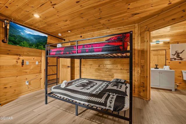 2619 Bear Crossing Way, Sevierville, TN 37862