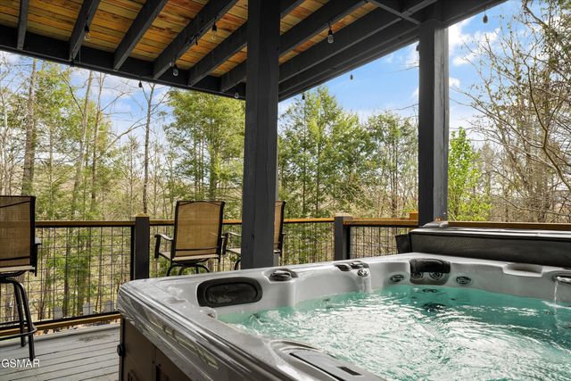 2619 Bear Crossing Way, Sevierville, TN 37862