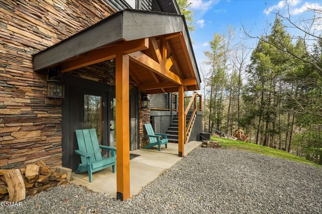 2619 Bear Crossing Way, Sevierville, TN 37862