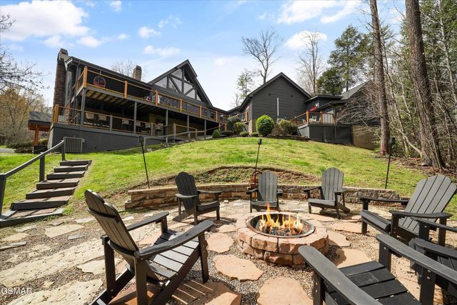 2619 Bear Crossing Way, Sevierville, TN 37862