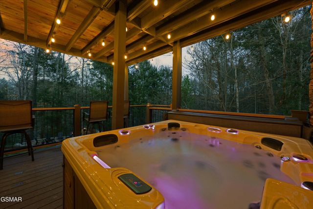 2619 Bear Crossing Way, Sevierville, TN 37862