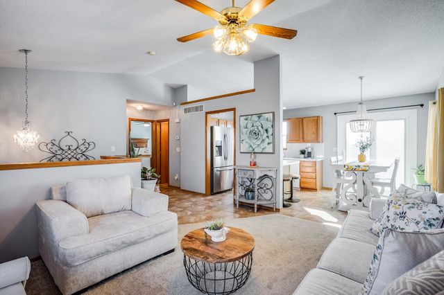 1657 N Prairie Run Cir, Mulvane, KS 67110