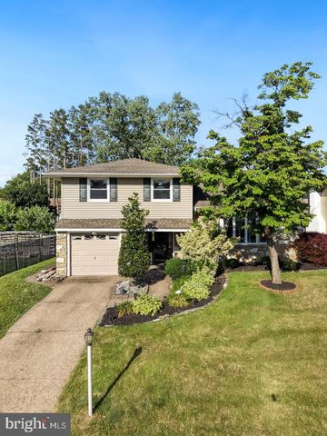 613 OAKFIELD LN, Philadelphia, PA 19115