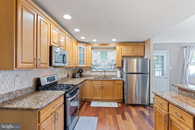 613 OAKFIELD LN, Philadelphia, PA 19115
