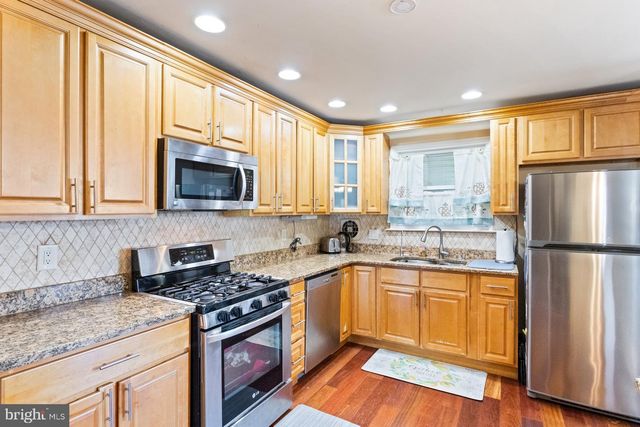 613 OAKFIELD LN, Philadelphia, PA 19115