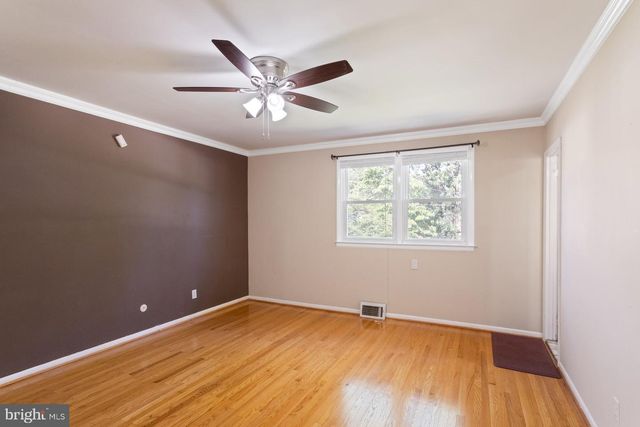 613 OAKFIELD LN, Philadelphia, PA 19115