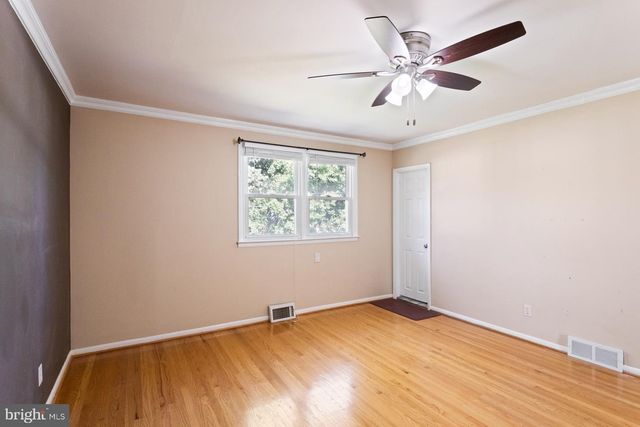 613 OAKFIELD LN, Philadelphia, PA 19115