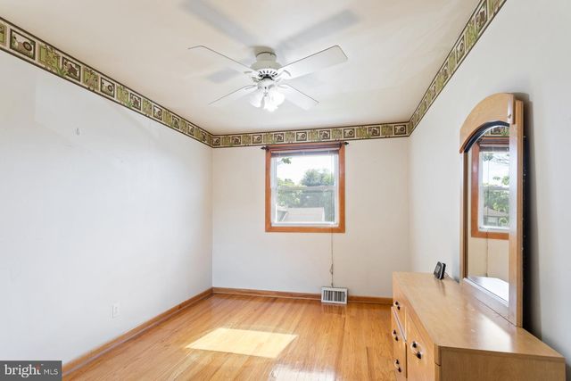 613 OAKFIELD LN, Philadelphia, PA 19115