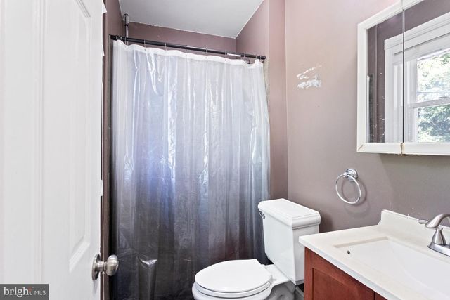 613 OAKFIELD LN, Philadelphia, PA 19115