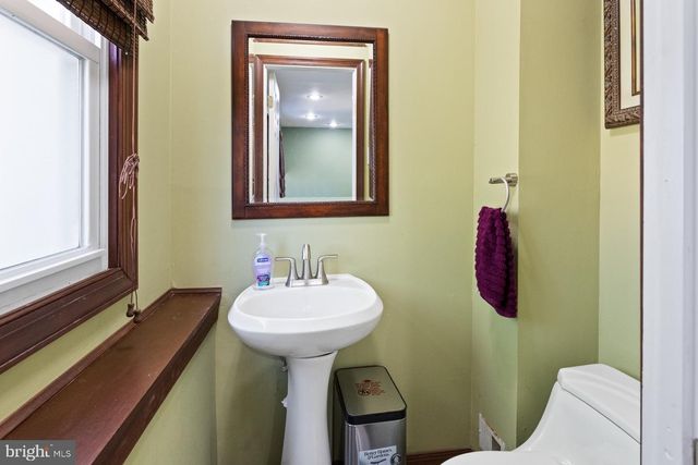 613 OAKFIELD LN, Philadelphia, PA 19115