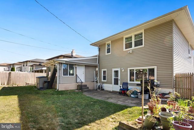613 OAKFIELD LN, Philadelphia, PA 19115