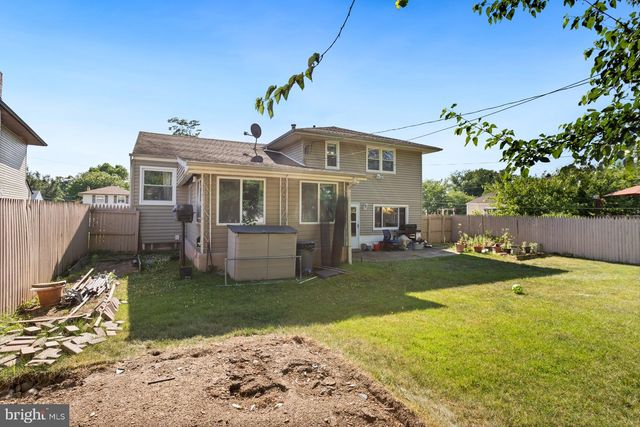 613 OAKFIELD LN, Philadelphia, PA 19115