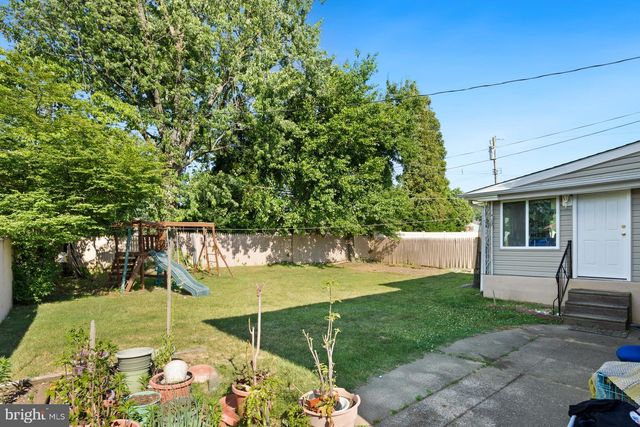 613 OAKFIELD LN, Philadelphia, PA 19115