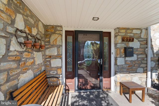 613 OAKFIELD LN, Philadelphia, PA 19115