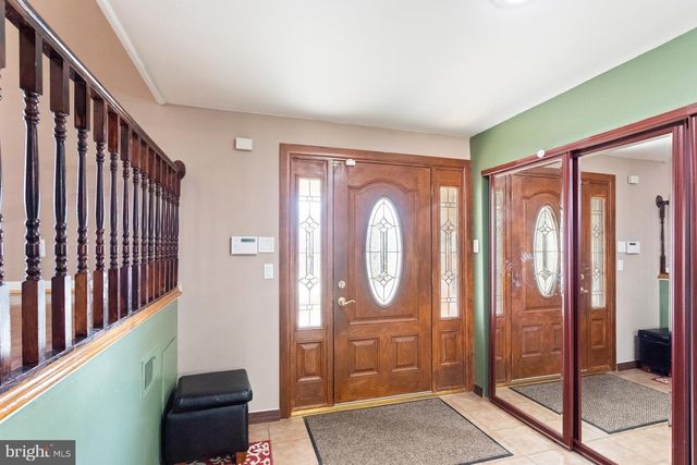 613 OAKFIELD LN, Philadelphia, PA 19115